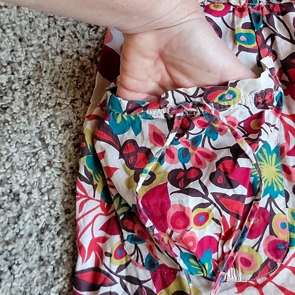 It Has POCKETS - Picture 3 of 4